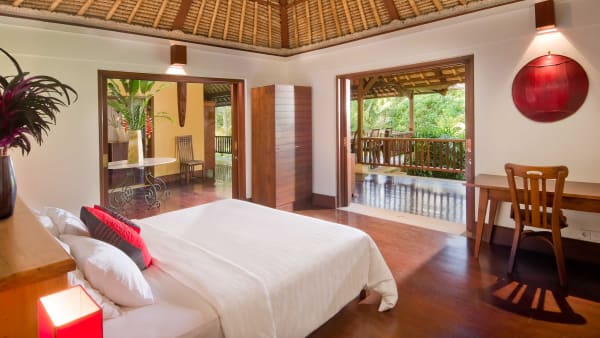 Villa Alamanda - Spacious Red bedroom